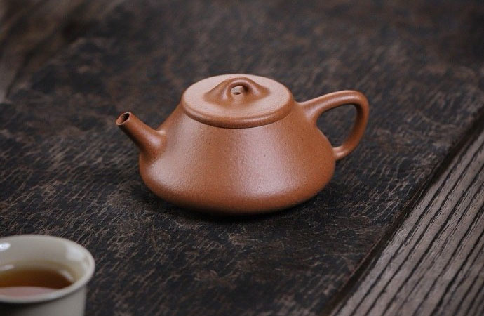 紫砂壶的匠心：从泥料到成品的艺术之旅